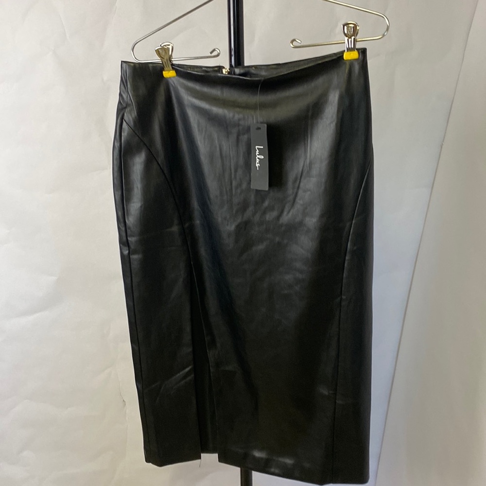 Lulu’s black faux leather skirt size Medium slit